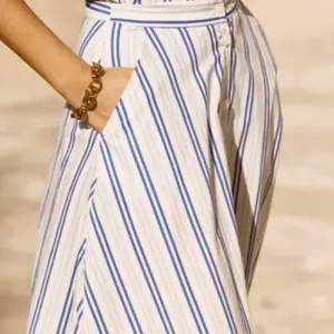 VEAZ - Strappy Sandals